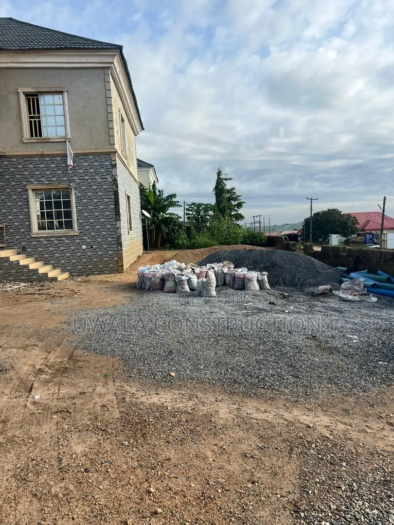 5bdrm Duplex in Orozo for sale