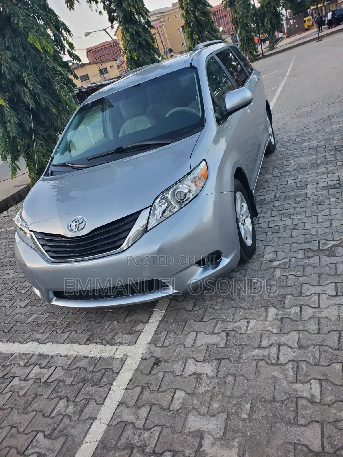 Toyota Sienna 2011 Blue