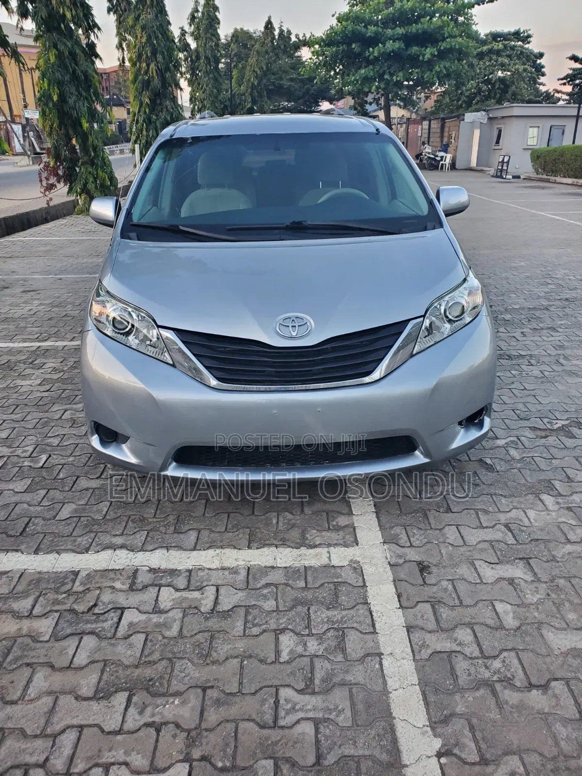 Toyota Sienna 2011 Blue
