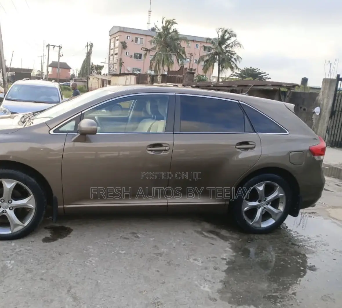 Toyota Venza AWD 2011 Gold