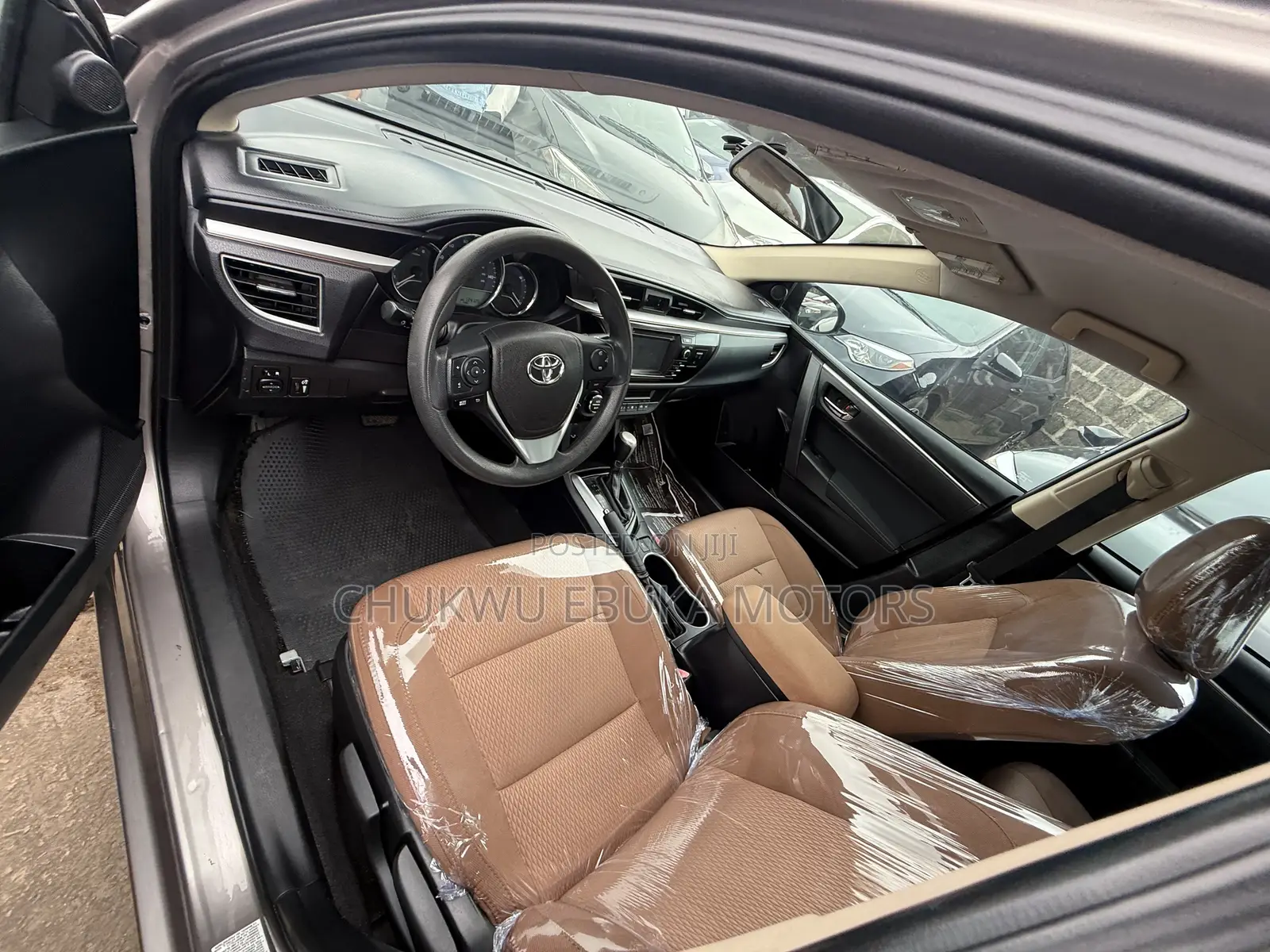 Toyota Corolla LE 4dr Sedan (1.8L 4cyl CVT) 2015 Gold