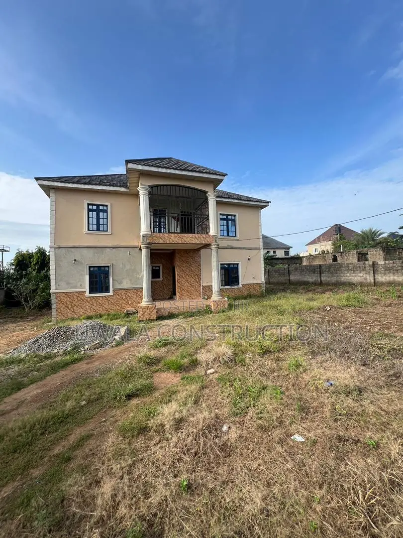 5bdrm Duplex in Orozo for sale