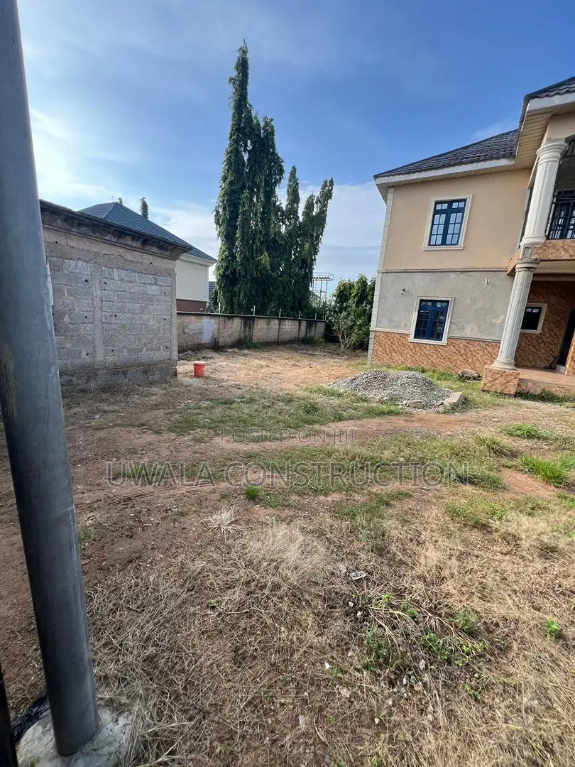 5bdrm Duplex in Orozo for sale