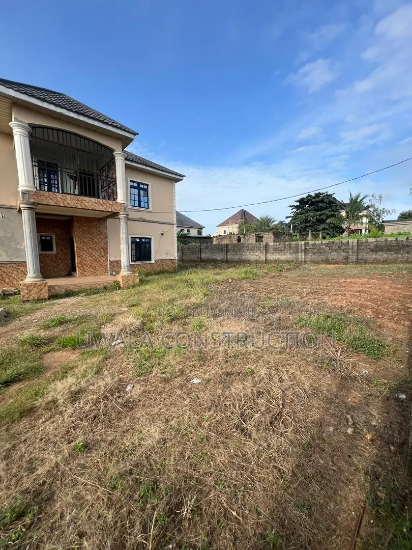5bdrm Duplex in Orozo for sale