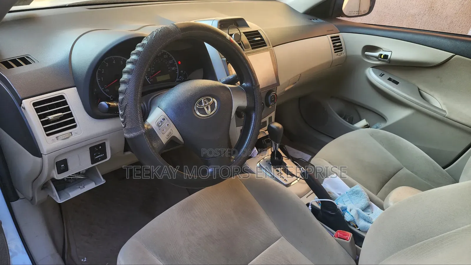 Toyota Corolla LE 4dr Sedan (1.8L 4cyl 4A) 2013 White