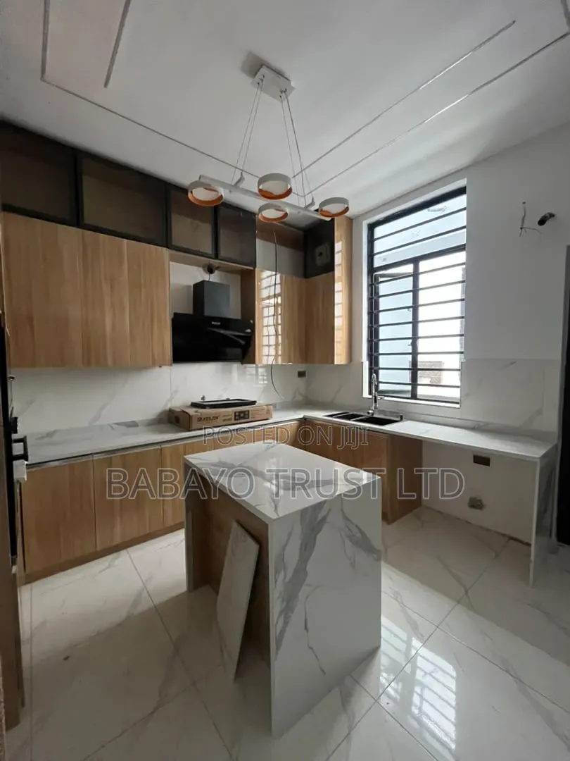 4bdrm Duplex in Orchid Estate, Lekki Phase 2 for sale