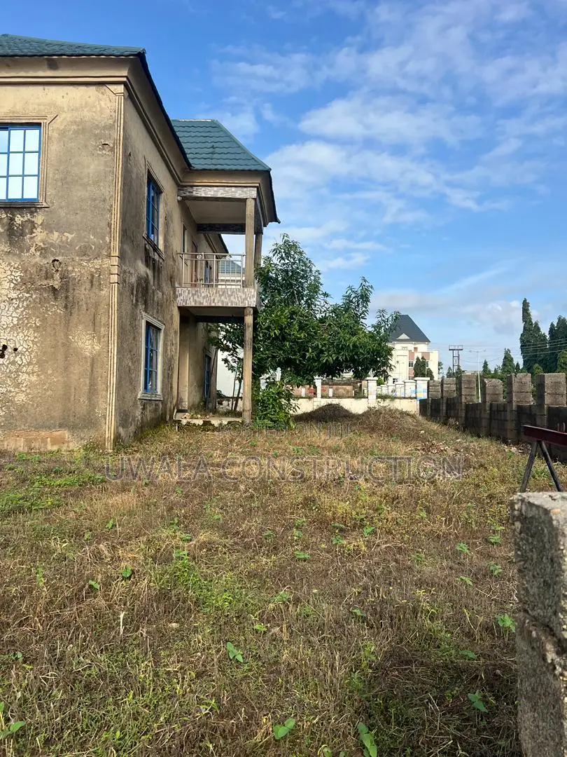 5bdrm Duplex in Orozo for sale