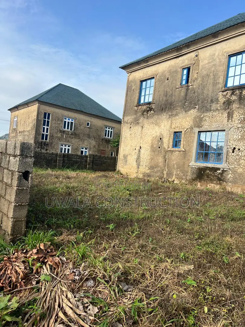 5bdrm Duplex in Orozo for sale