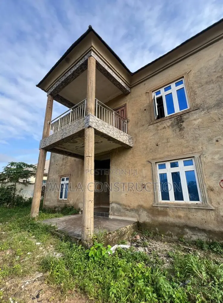 5bdrm Duplex in Orozo for sale