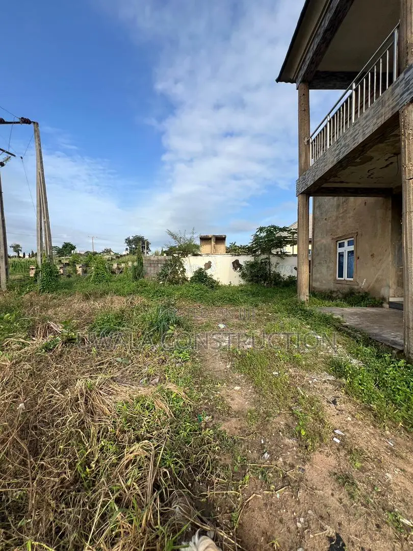 5bdrm Duplex in Orozo for sale