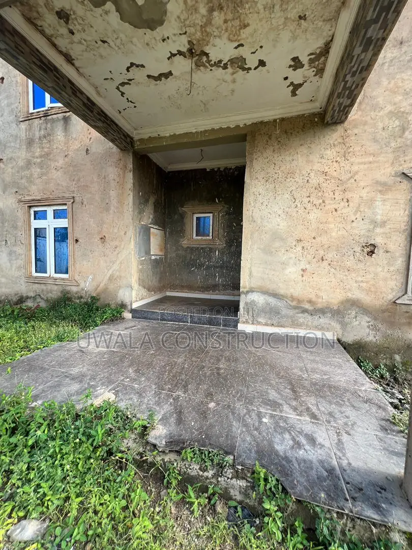 5bdrm Duplex in Orozo for sale