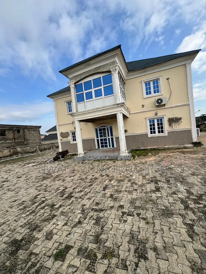 5bdrm Duplex in Orozo for sale