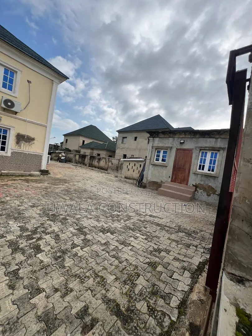 5bdrm Duplex in Orozo for sale