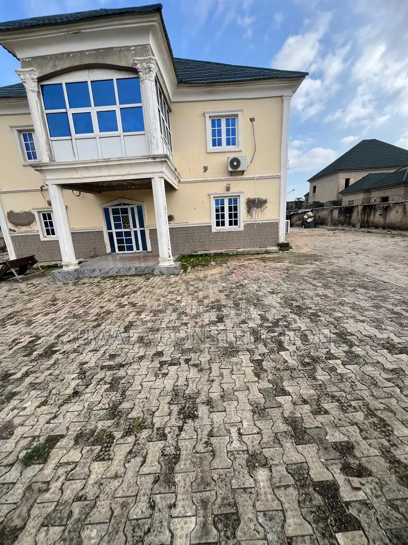 5bdrm Duplex in Orozo for sale