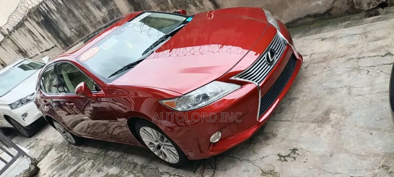 Lexus ES 2013 Red