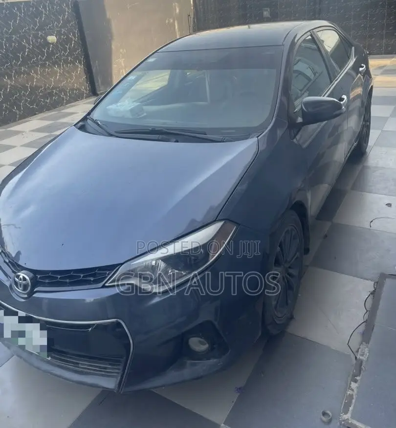 Toyota Corolla LE 4dr Sedan (1.8L 4cyl CVT) 2015 Gray