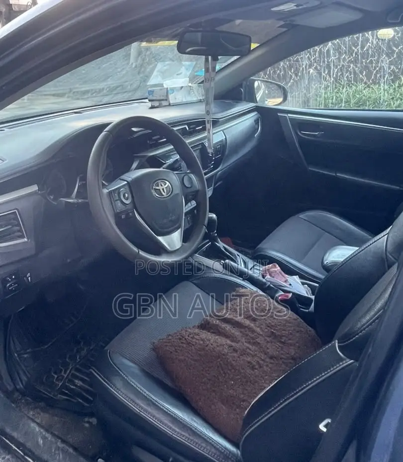 Toyota Corolla LE 4dr Sedan (1.8L 4cyl CVT) 2015 Gray