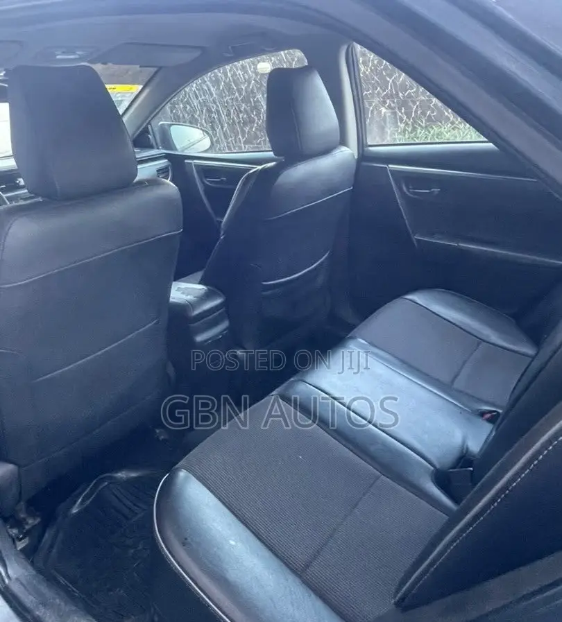 Toyota Corolla LE 4dr Sedan (1.8L 4cyl CVT) 2015 Gray