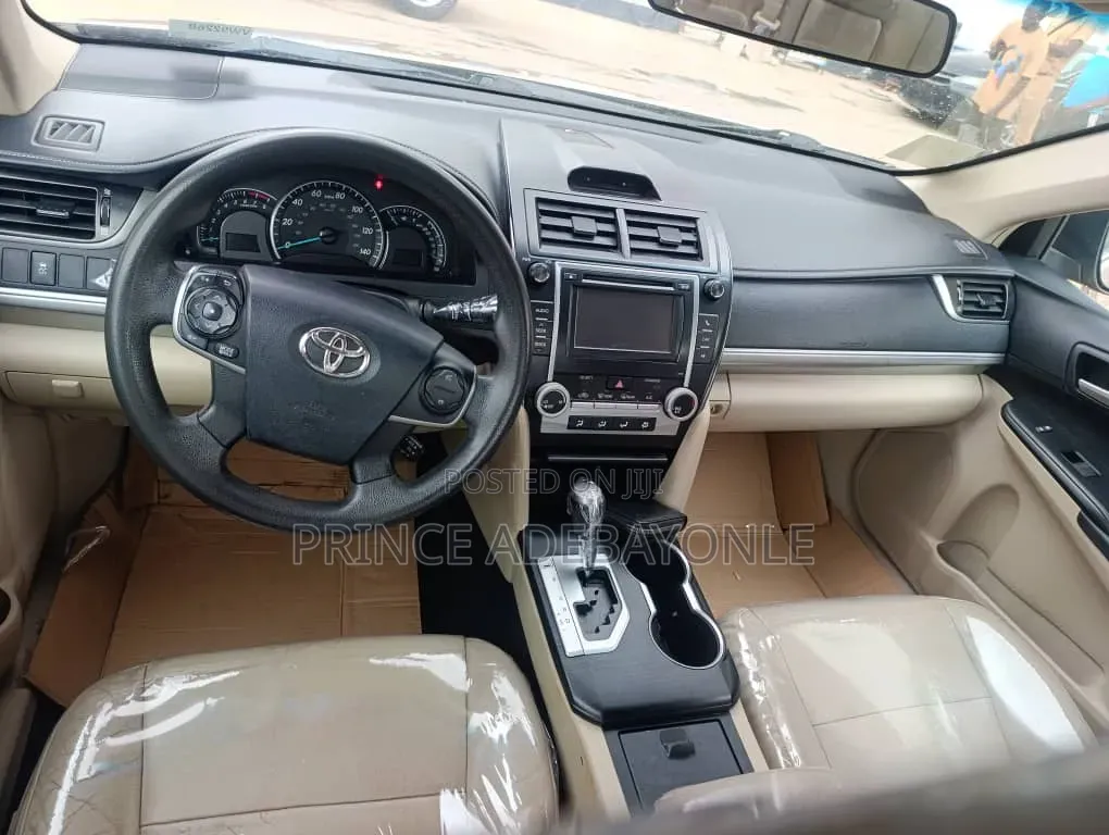 Toyota Camry LE 4dr Sedan (2.5L 4cyl 6A) 2012 Gold