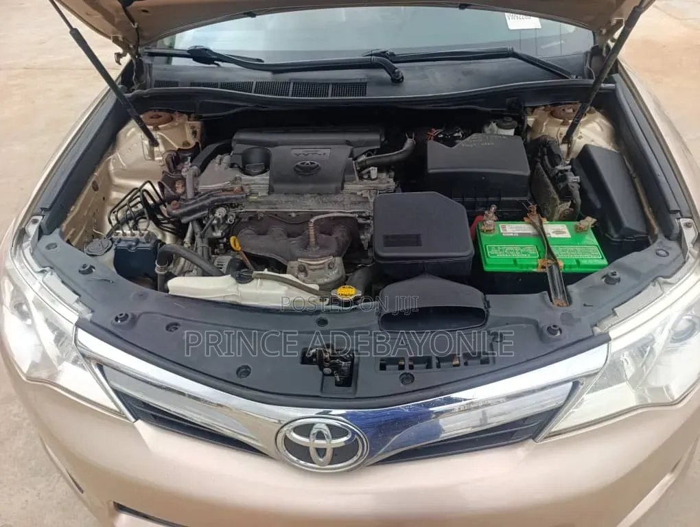 Toyota Camry LE 4dr Sedan (2.5L 4cyl 6A) 2012 Gold