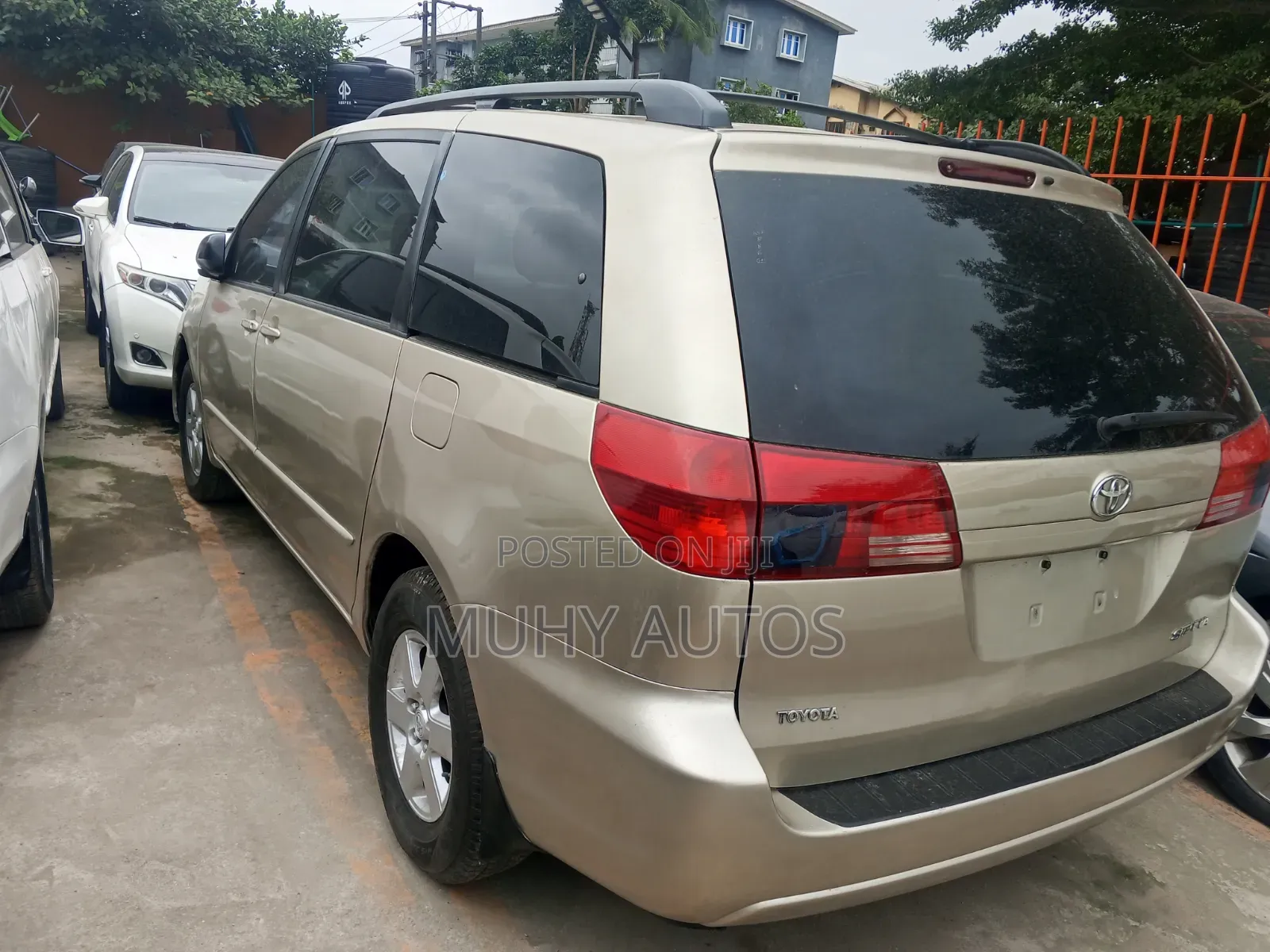 Toyota Sienna CE 2005 Gold