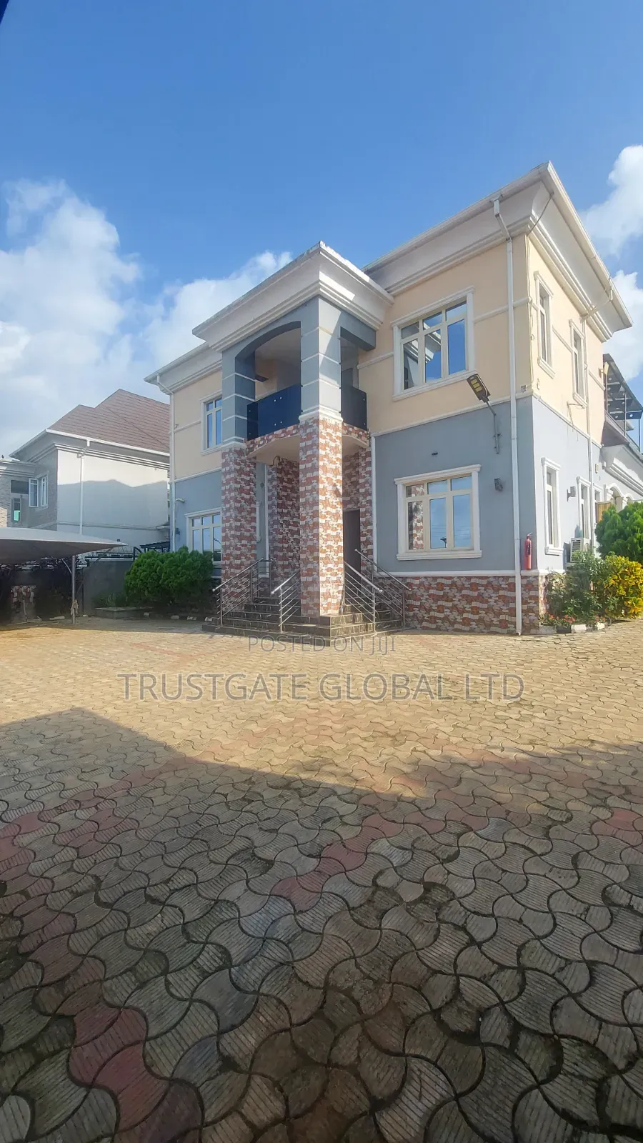 6bdrm Duplex in Broadview Estate, Idu Industrial for sale