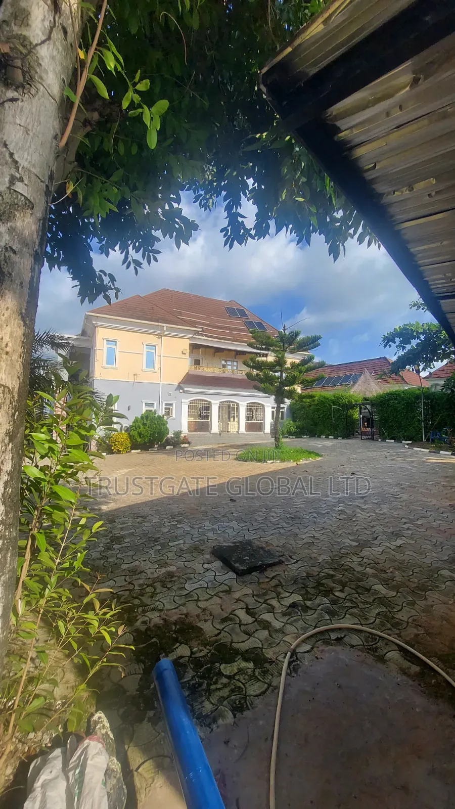 6bdrm Duplex in Broadview Estate, Idu Industrial for sale