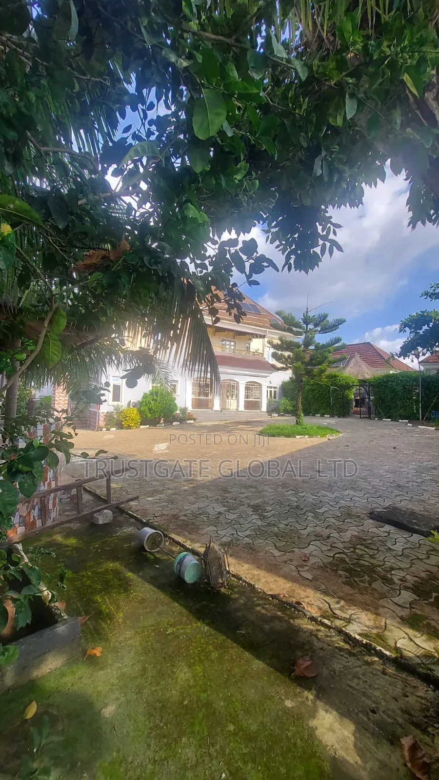 6bdrm Duplex in Broadview Estate, Idu Industrial for sale