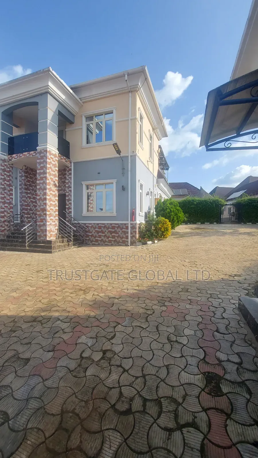 6bdrm Duplex in Broadview Estate, Idu Industrial for sale