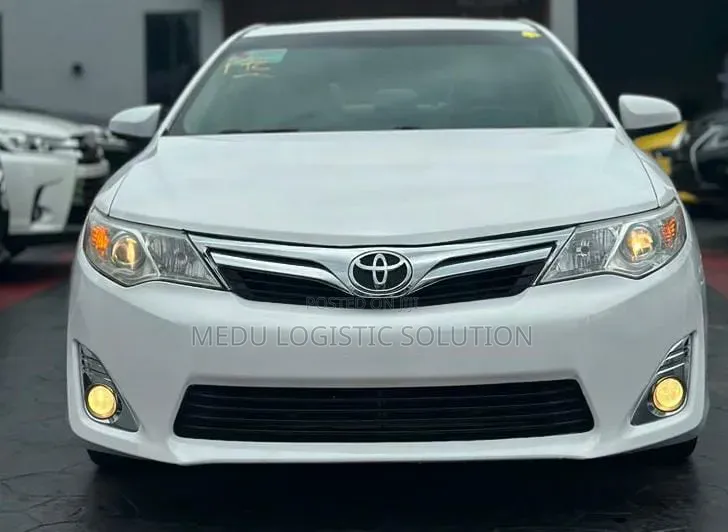 Toyota Camry XLE 4dr Sedan (3.5L 6cyl 6A) 2014 White