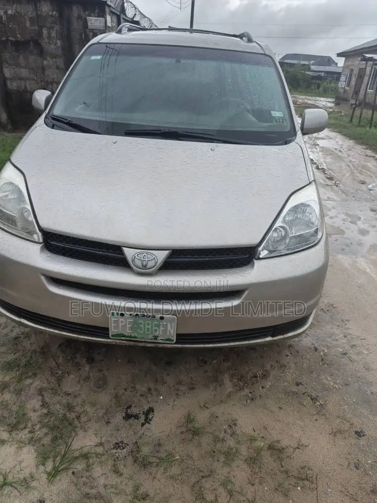 Toyota Sienna LE FWD 2006 Gray