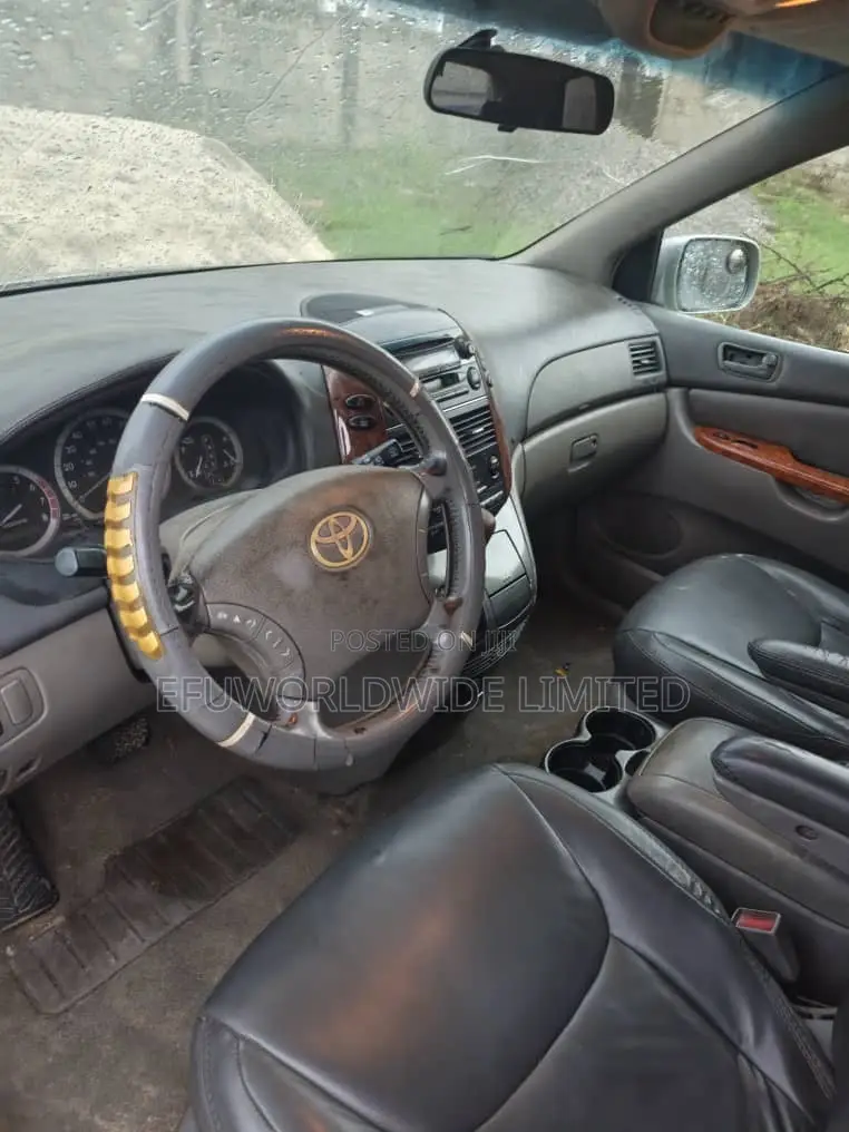 Toyota Sienna LE FWD 2006 Gray
