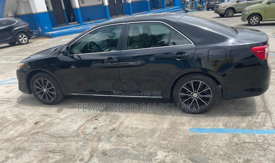 Toyota Camry LE 4dr Sedan (2.5L 4cyl 6A) 2014 Red