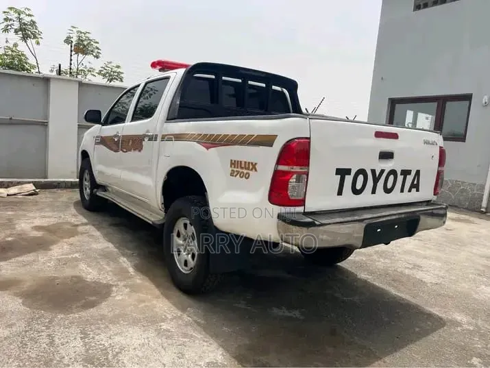 Toyota Hilux 2013 White