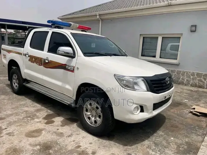 Toyota Hilux 2013 White