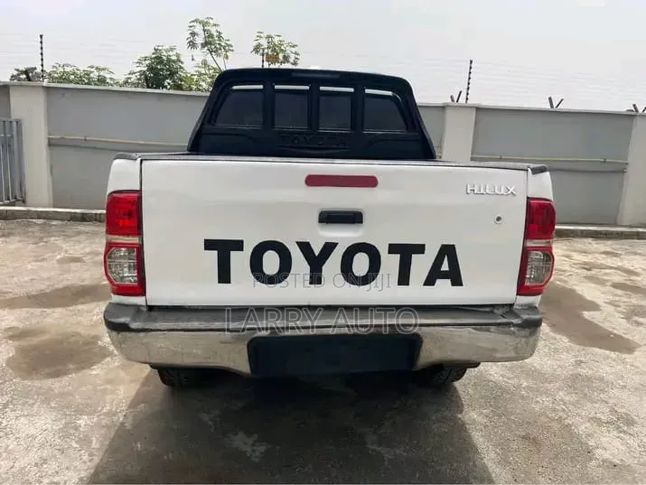 Toyota Hilux 2013 White