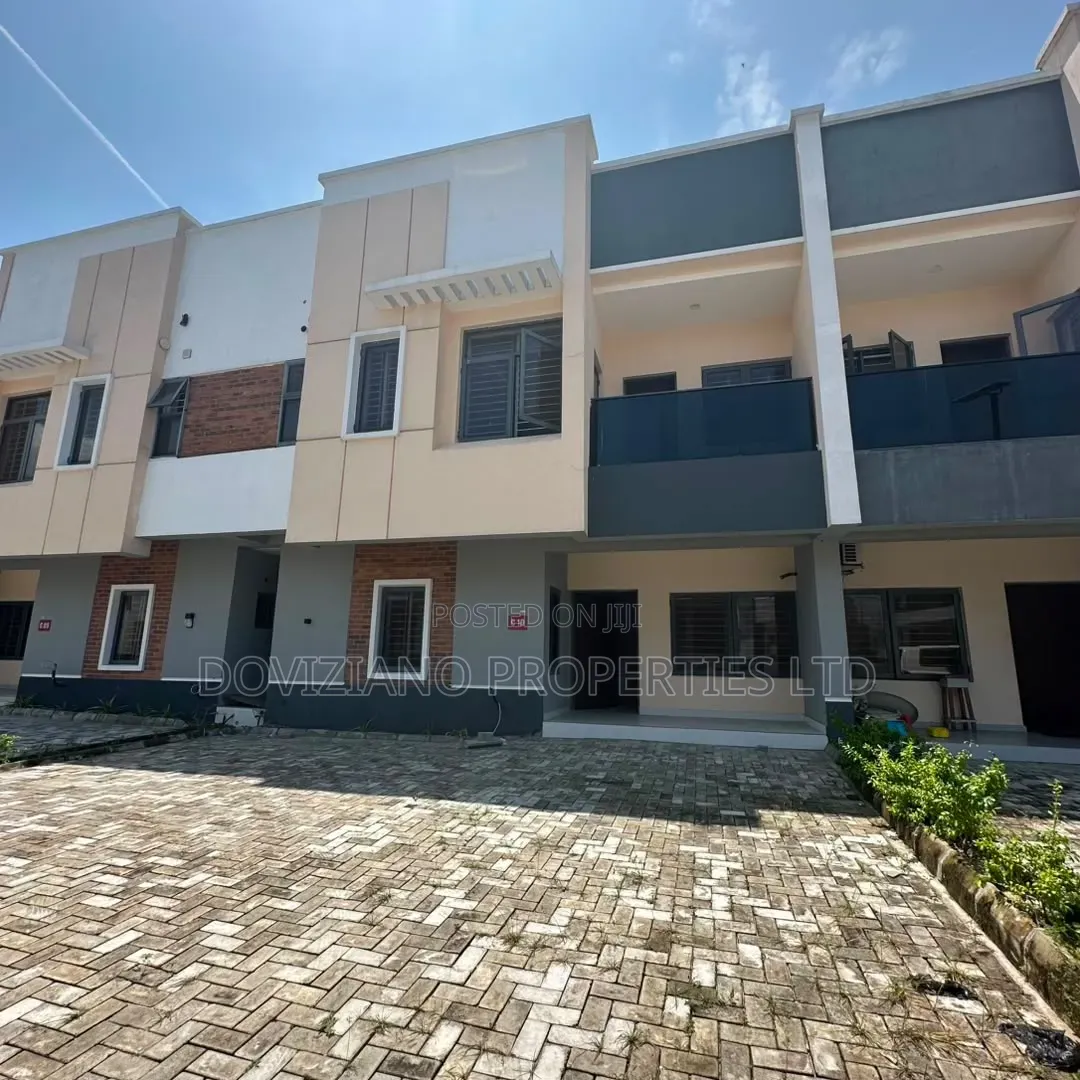 4bdrm Duplex in Chevron for sale