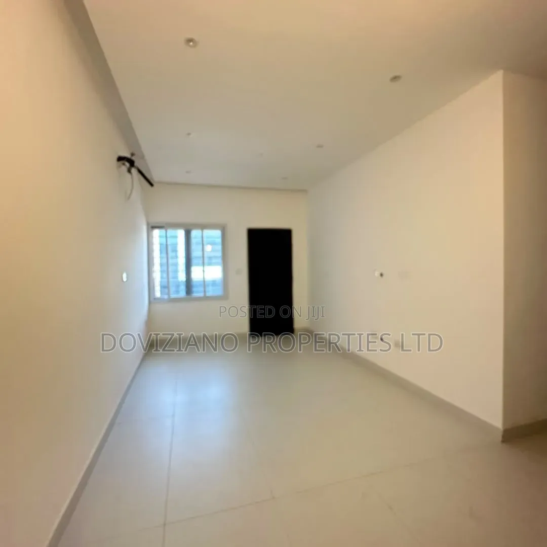 4bdrm Duplex in Chevron for sale