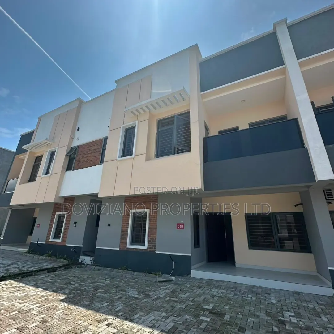 4bdrm Duplex in Chevron for sale