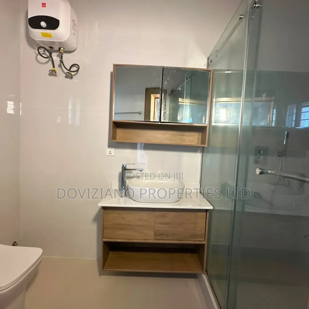 4bdrm Duplex in Chevron for sale