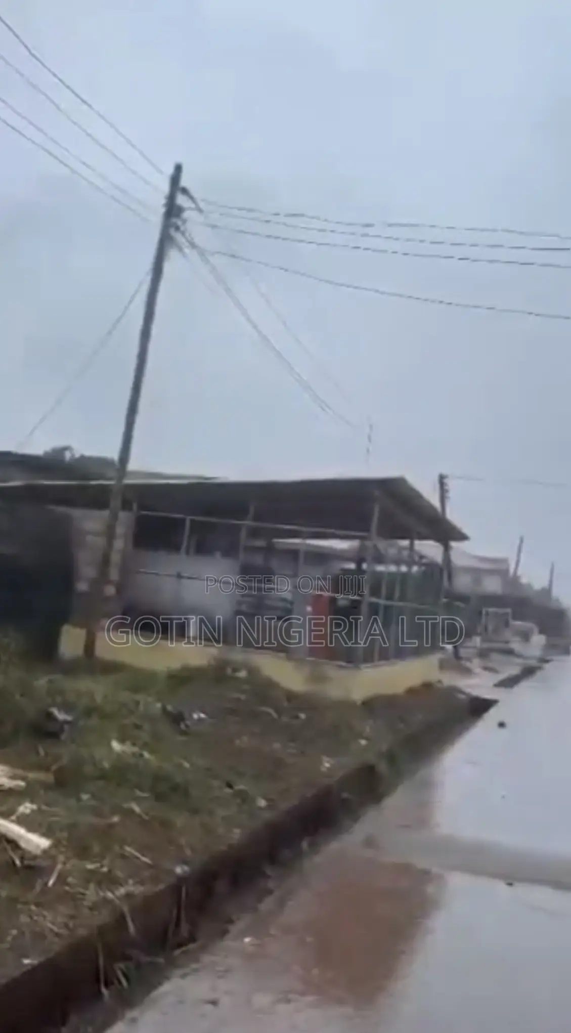Old 2-Bedroom Bungalow on Tarred Road, Erhumwunse, Off Siluko Road