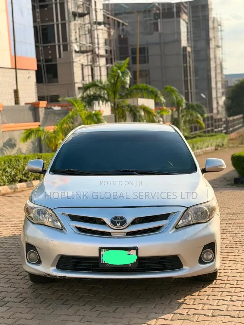 Toyota Corolla LE 4dr Sedan (1.8L 4cyl 4A) 2012 Silver
