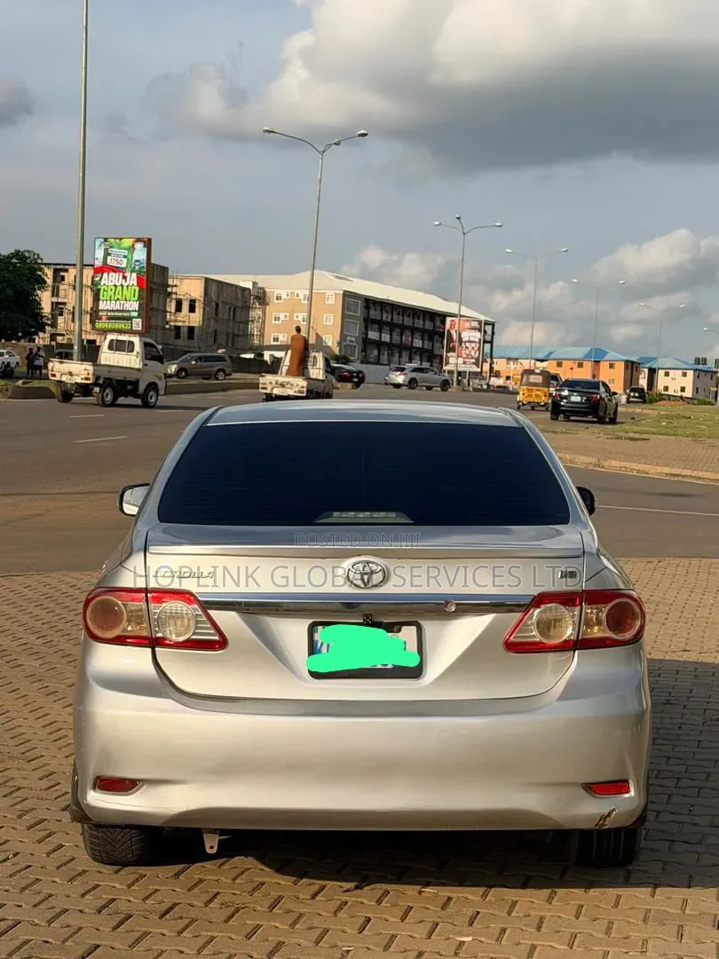 Toyota Corolla LE 4dr Sedan (1.8L 4cyl 4A) 2012 Silver