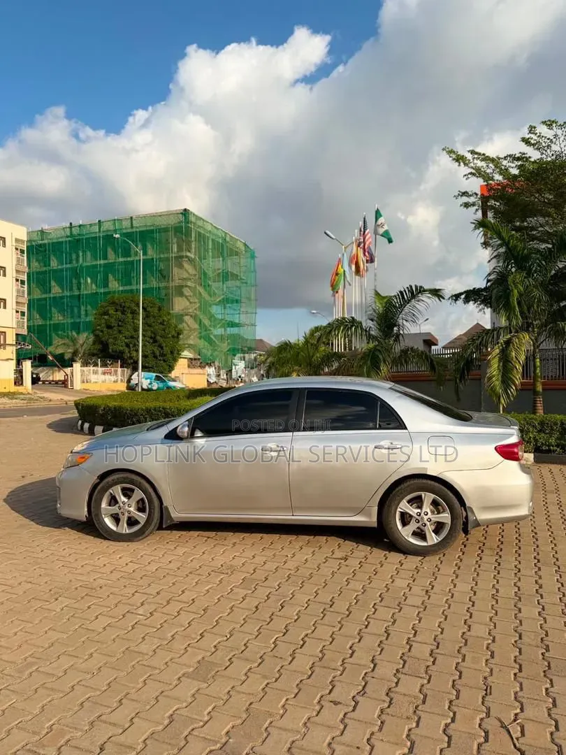 Toyota Corolla LE 4dr Sedan (1.8L 4cyl 4A) 2012 Silver