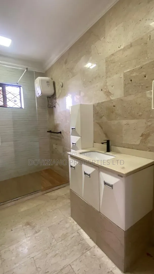 4bdrm Duplex in Banana Island for rent