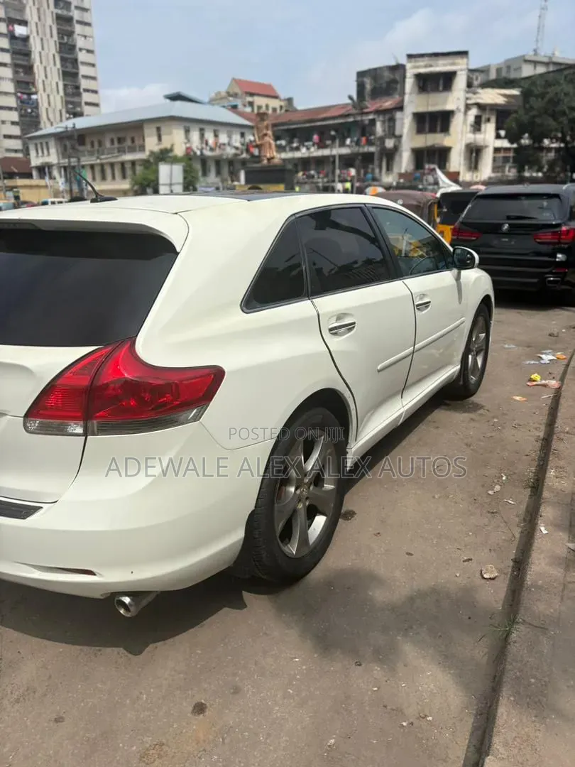 Toyota Venza 2010 White