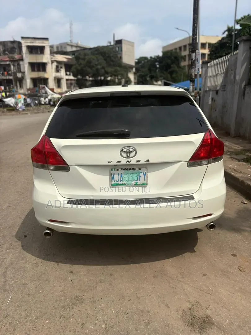 Toyota Venza 2010 White