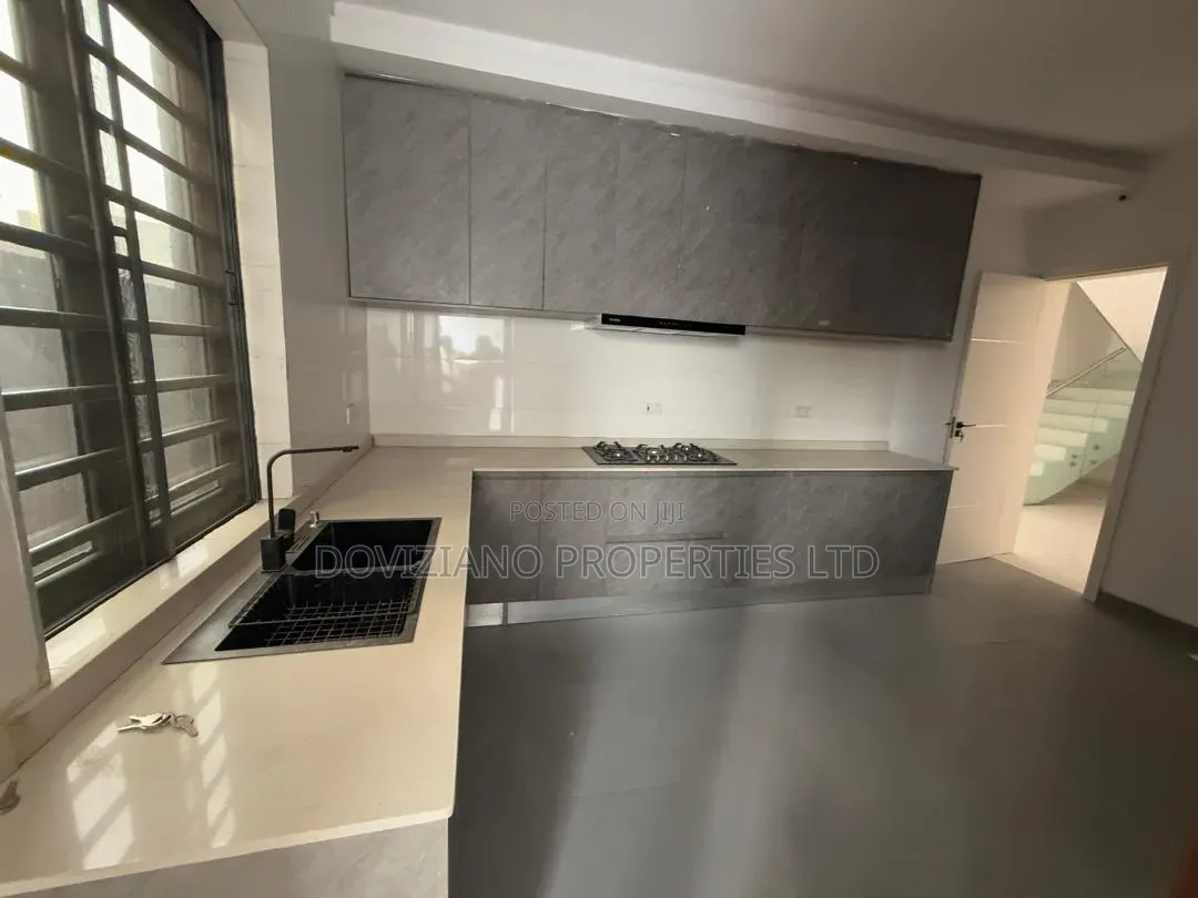 5bdrm Duplex in Lekki Phase 1 for sale