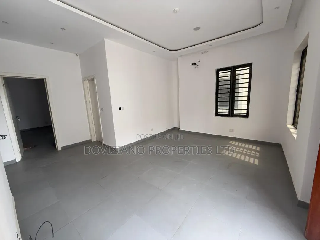 5bdrm Duplex in Lekki Phase 1 for sale