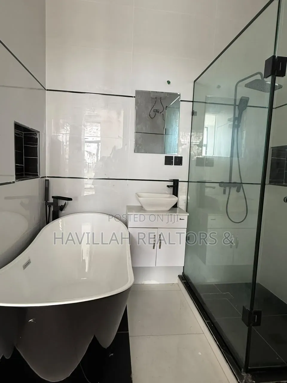 5bdrm Duplex in Sangotedo for sale